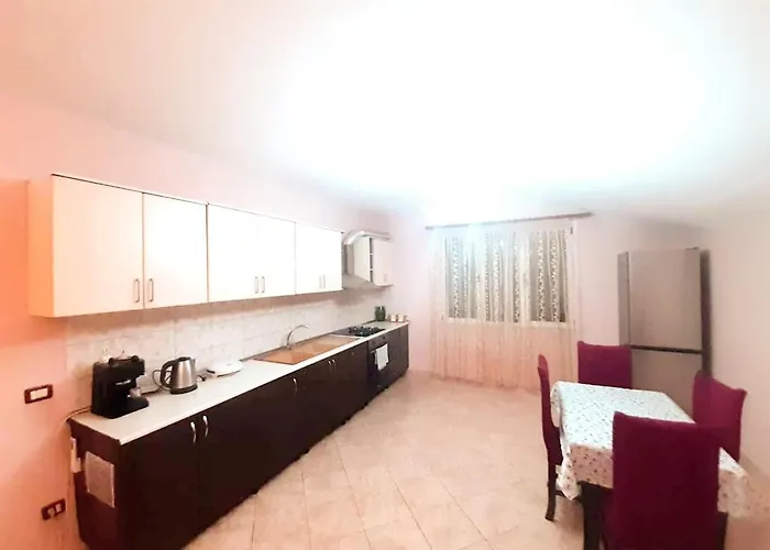 Elena For Rent דירה
